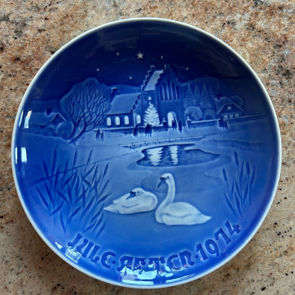 Bing & Grondahl “Christmas in the Village”. 1974 Copenhagen porcelain Denmark.